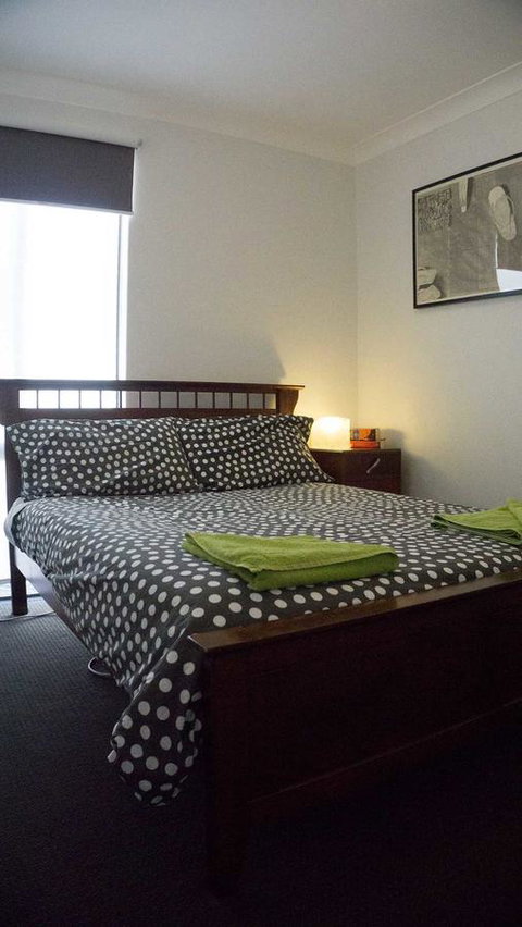 Relax, Bright & Airy Garden Villa - Newcastle Accommodation 17