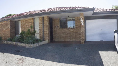 Relax, Bright & Airy Garden Villa - Newcastle Accommodation 20