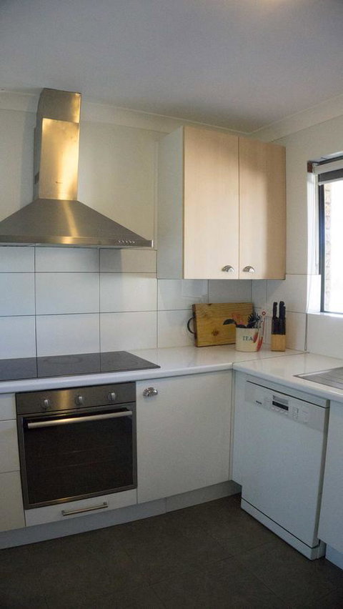 Relax, Bright & Airy Garden Villa - Newcastle Accommodation 32