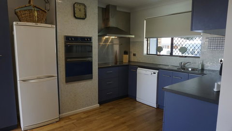 Relax, Bright & Airy Garden Villa - Newcastle Accommodation 37