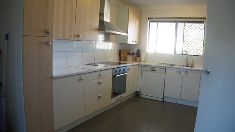 Relax, Bright & Airy Garden Villa - Newcastle Accommodation 35
