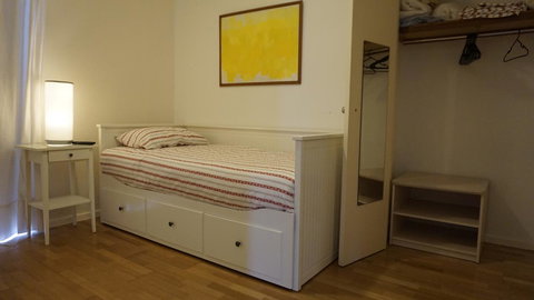 Relax, Bright & Airy Garden Villa - Newcastle Accommodation 9