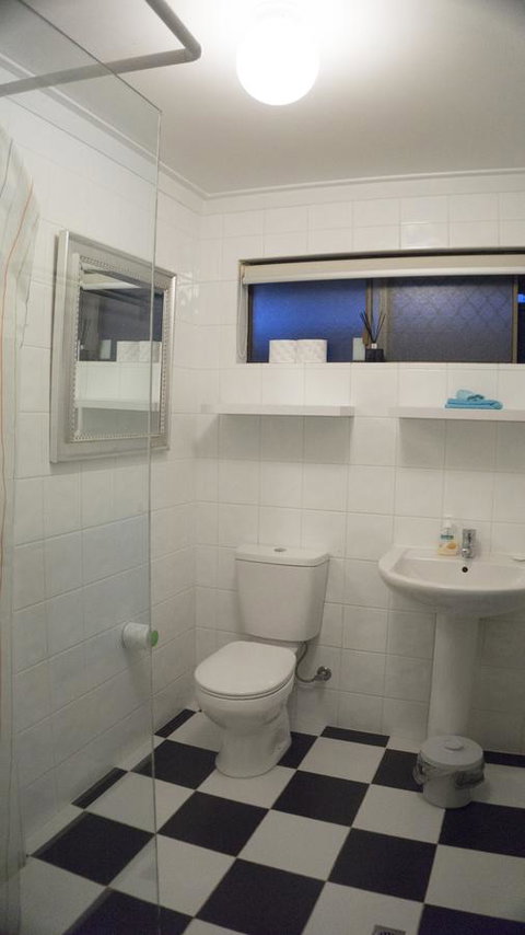 Relax, Bright & Airy Garden Villa - Newcastle Accommodation 30