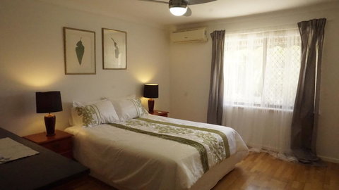 Relax, Bright & Airy Garden Villa - Newcastle Accommodation 38