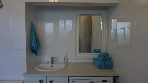 Relax, Bright & Airy Garden Villa - Newcastle Accommodation 42