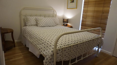Relax, Bright & Airy Garden Villa - Newcastle Accommodation 12