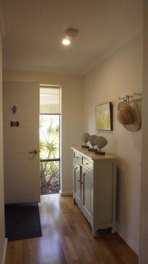 Relax, Bright & Airy Garden Villa - Newcastle Accommodation 36