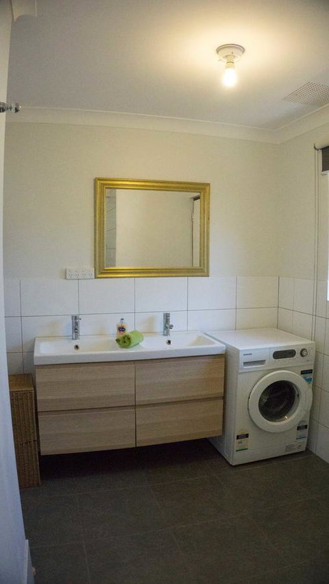 Relax, Bright & Airy Garden Villa - Newcastle Accommodation 23