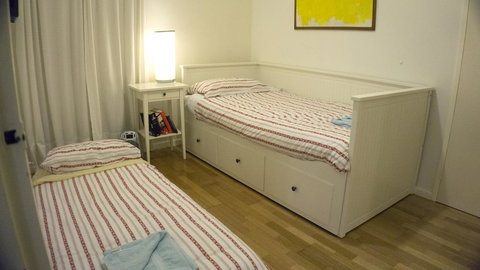 Relax, Bright & Airy Garden Villa - Newcastle Accommodation 11