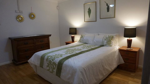 Relax, Bright & Airy Garden Villa - Newcastle Accommodation 39