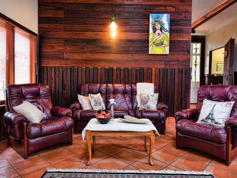 Oak Tree Barn Bridgetown - Newcastle Accommodation 6