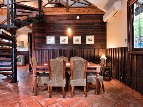 Oak Tree Barn Bridgetown - Newcastle Accommodation 4
