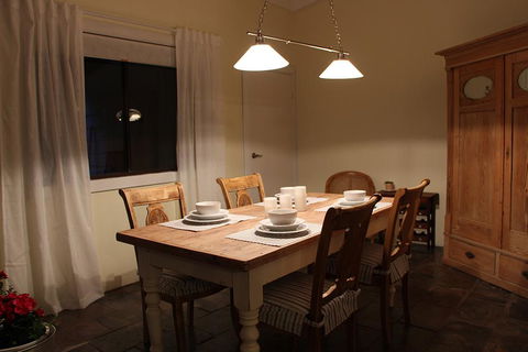 Bickley Valley Cottage - New Castle Tourism 0