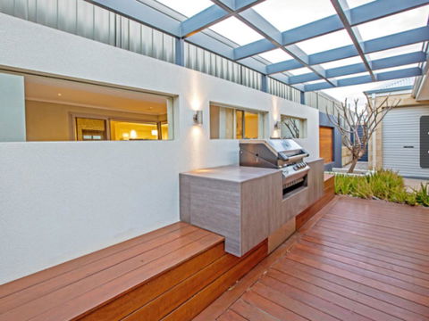 Magnificent Beach Retreat - New Castle Tourism 36