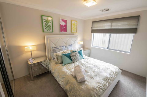 Magnificent Beach Retreat - New Castle Tourism 13