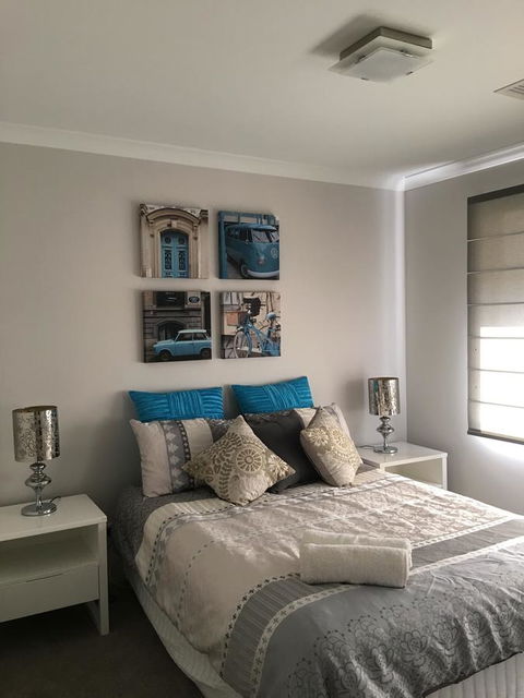 Magnificent Beach Retreat - New Castle Tourism 16