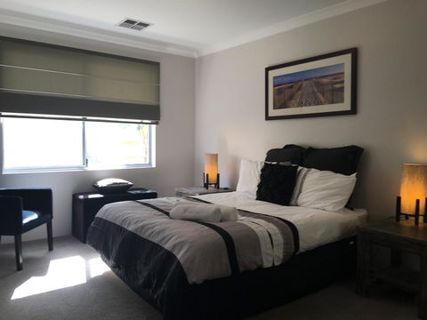 Magnificent Beach Retreat - New Castle Tourism 18