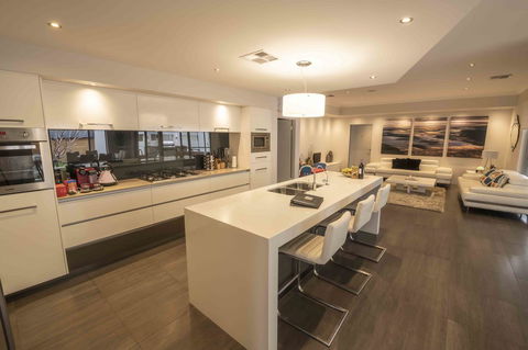 Magnificent Beach Retreat - New Castle Tourism 27