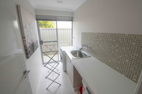 Magnificent Beach Retreat - New Castle Tourism 34