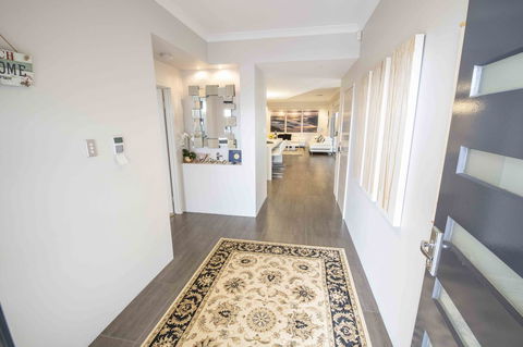 Magnificent Beach Retreat - New Castle Tourism 5