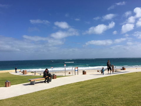 Magnificent Beach Retreat - New Castle Tourism 32