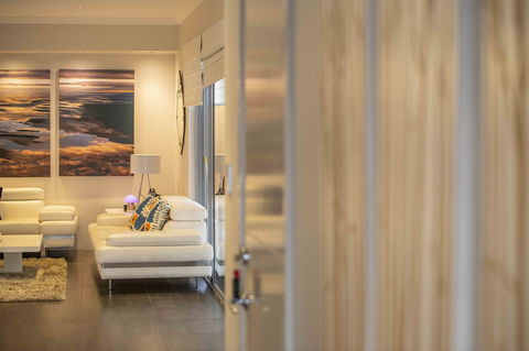 Magnificent Beach Retreat - New Castle Tourism 25