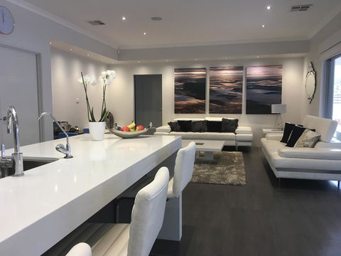 Magnificent Beach Retreat - New Castle Tourism 24