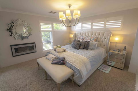 Magnificent Beach Retreat - New Castle Tourism 3