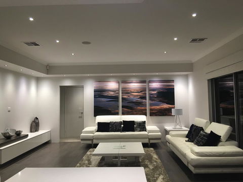 Magnificent Beach Retreat - New Castle Tourism 28