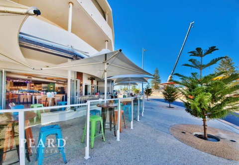 Scarborough Beach, Perth - Sun & Surf Villa - Newcastle Accommodation 9
