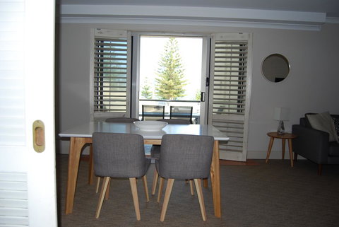 Absolute Beachfront Scarborough - Newcastle Accommodation 3