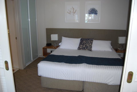 Absolute Beachfront Scarborough - Newcastle Accommodation 5
