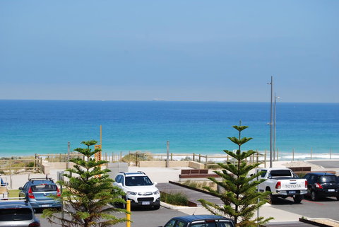 Absolute Beachfront Scarborough - Newcastle Accommodation 0