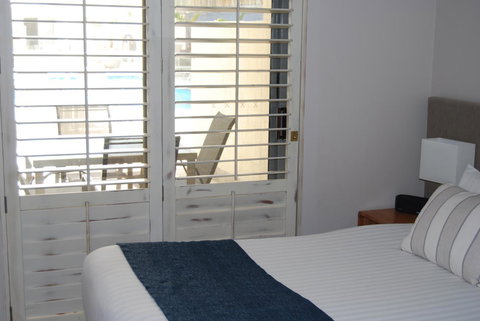 Absolute Beachfront Scarborough - Newcastle Accommodation 6