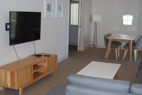 Absolute Beachfront Scarborough - Newcastle Accommodation 2
