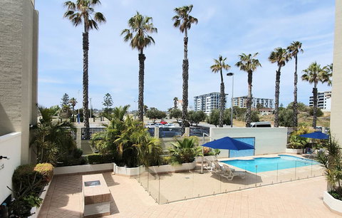Sandcastles Beachfront Luxury Retreat Apartment - Newcastle Accommodation 25