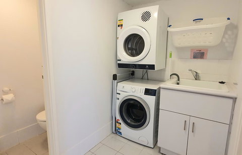 Sandcastles Beachfront Luxury Retreat Apartment - Newcastle Accommodation 8