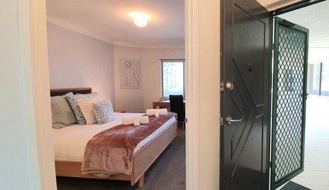 Sandcastles Beachfront Luxury Retreat Apartment - Newcastle Accommodation 22