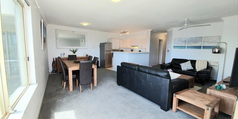Sandcastles Beachfront Luxury Retreat Apartment - Newcastle Accommodation 16