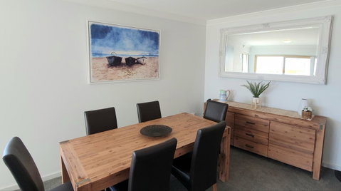 Sandcastles Beachfront Luxury Retreat Apartment - Newcastle Accommodation 11