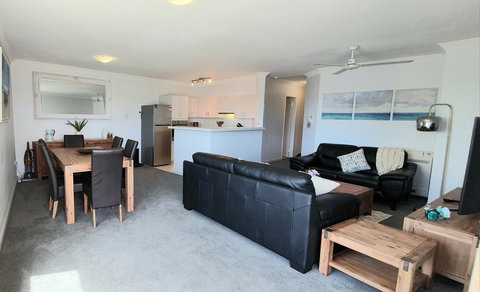 Sandcastles Beachfront Luxury Retreat Apartment - Newcastle Accommodation 5