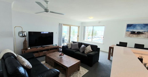 Sandcastles Beachfront Luxury Retreat Apartment - Newcastle Accommodation 12