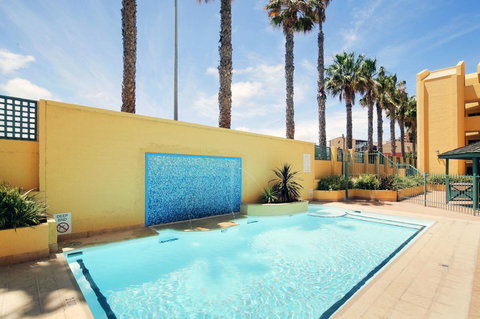 Sandcastles Beachfront Luxury Retreat Apartment - Newcastle Accommodation 17
