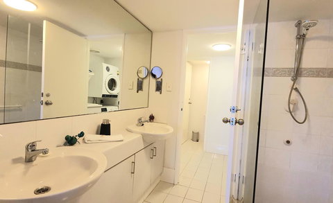 Sandcastles Beachfront Luxury Retreat Apartment - Newcastle Accommodation 6