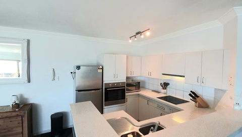 Sandcastles Beachfront Luxury Retreat Apartment - Newcastle Accommodation 14