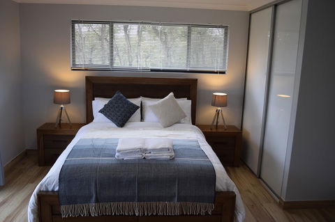 Eagle Bay House - Newcastle Accommodation 11