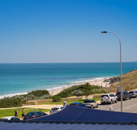Cottesloe Blue Apartment - Newcastle Accommodation