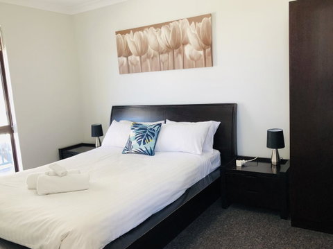 West Beach Lagoon 213 - Corner Unit! - Newcastle Accommodation 4