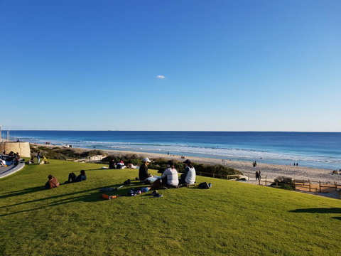 Scarborough - Oceanview 2 Bed, 2 Bathroom Apartment - Newcastle Accommodation 2