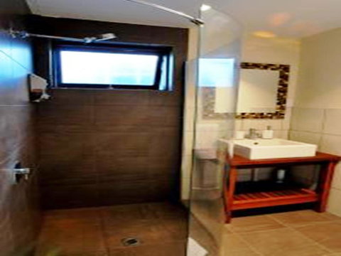 Waikiki Beach Bed And Breakfast - Newcastle Accommodation 11